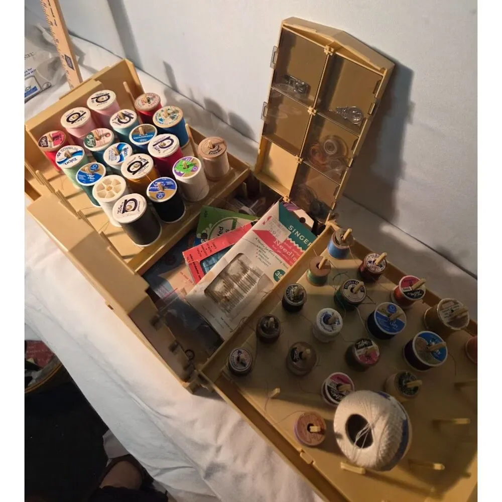 Vintage Plastic Sewing Organizer Box w/ Thread Bobbins & Notions Storage